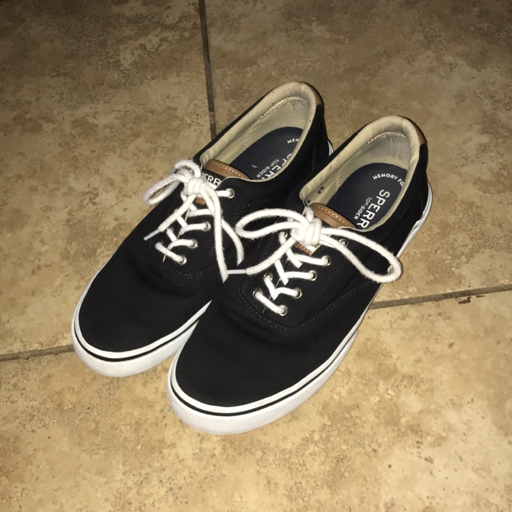 Black sperry’s van style